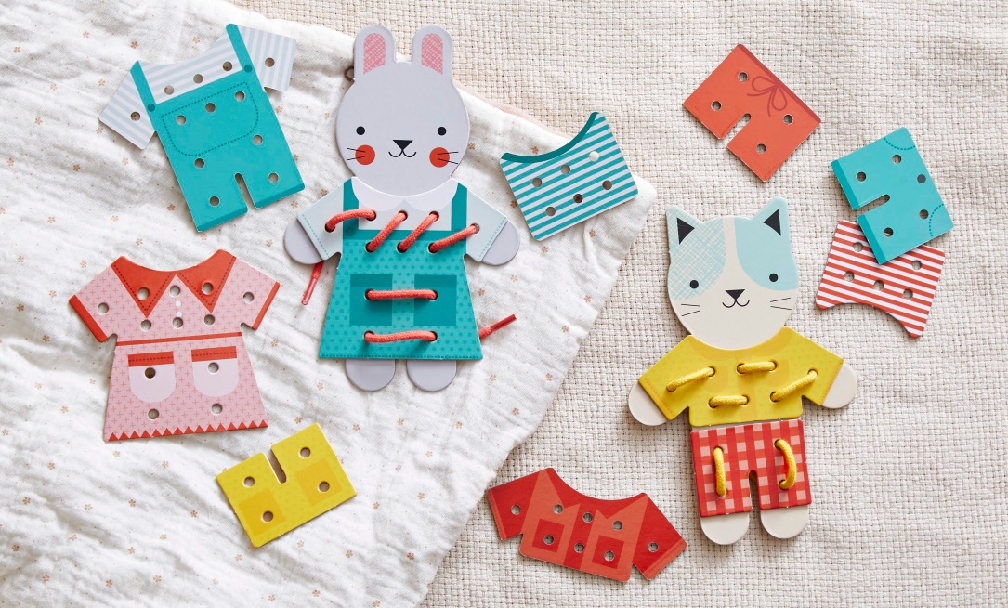 Petit Friends Dress-up Lacing Set