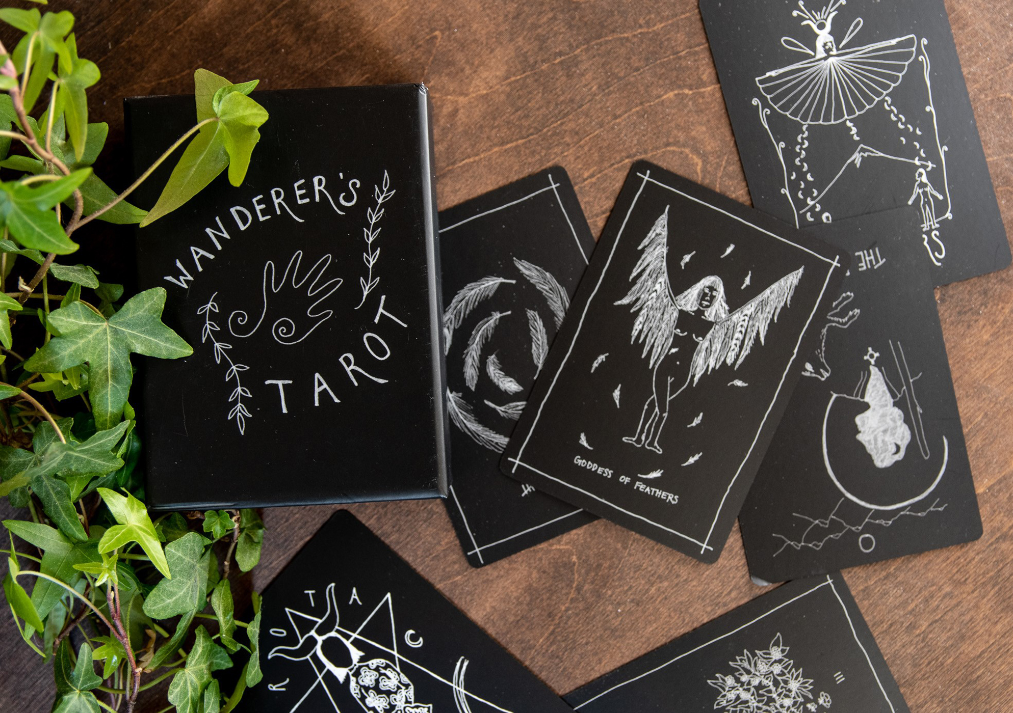 Wanderer's Tarot (78-Card Deck with Fold-Out Guide)