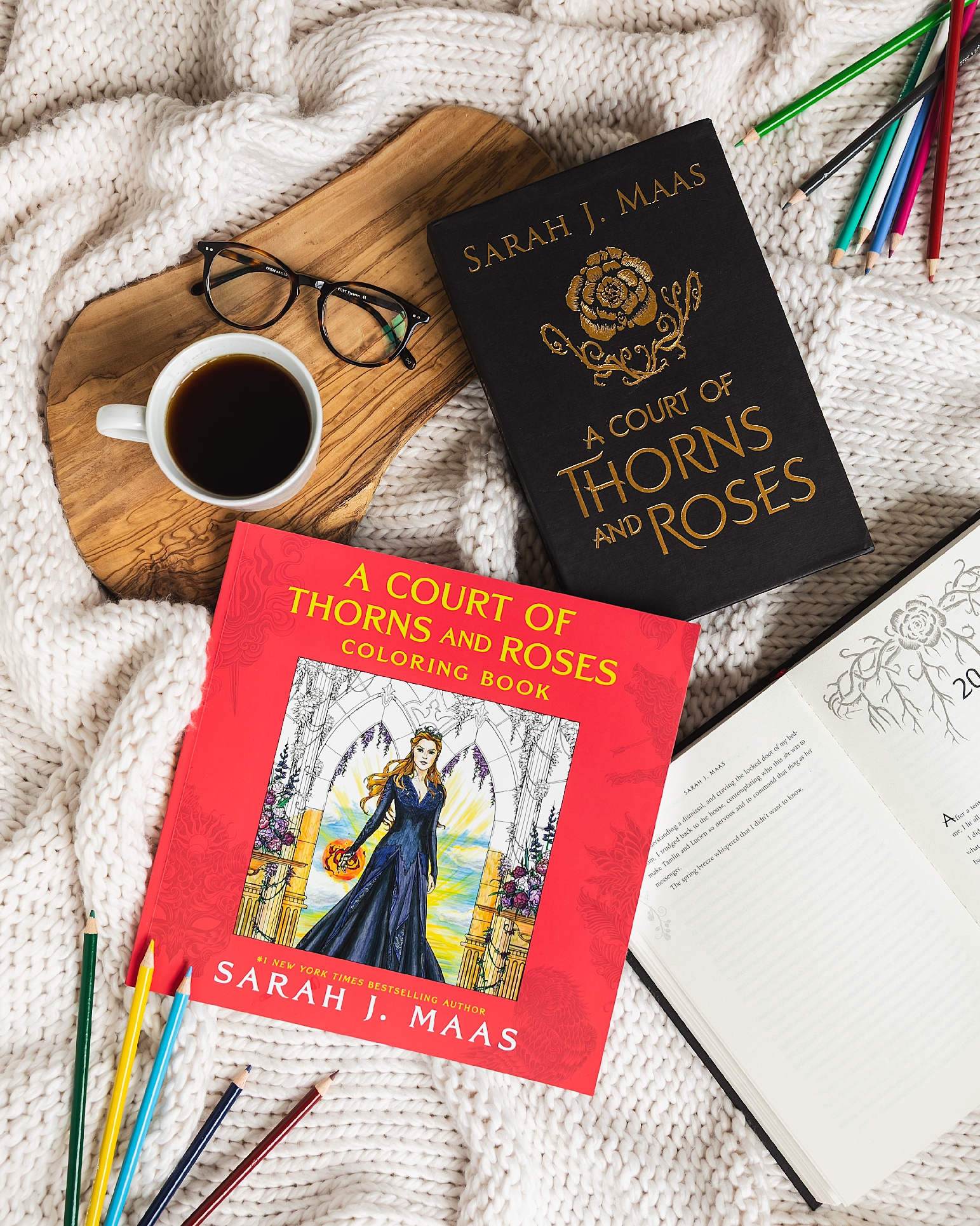 A Court of Thorns and Roses Coloring Book